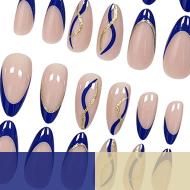 Künstlerische French Tip Nagelverstärkungen Karnz