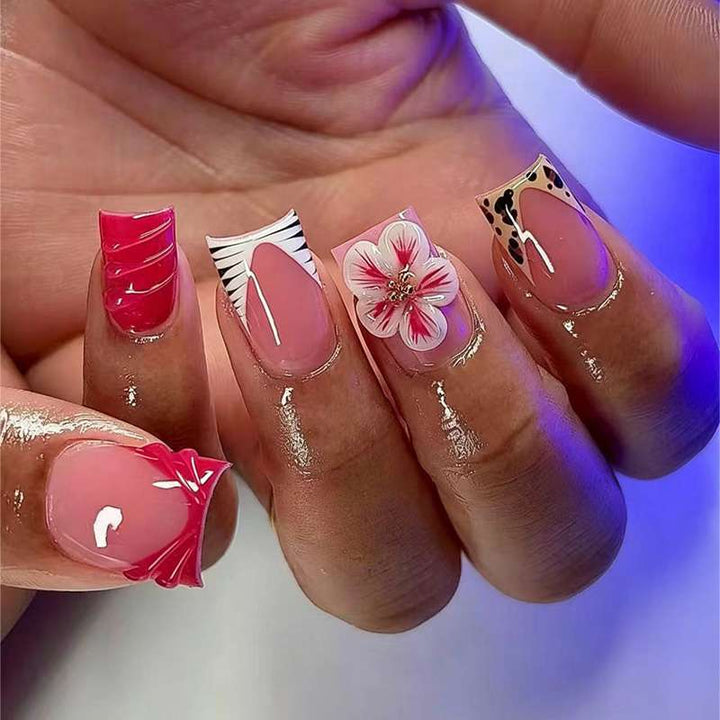 Kreatives Floral Press-On Nagelkunst Set Karnz