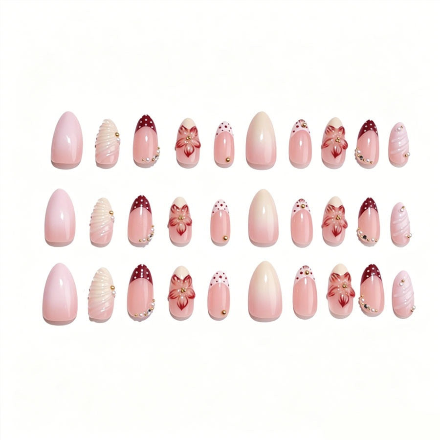 Kunstnagelset mit floralen Details und Glitzerakzenten Karnz