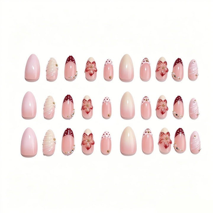 Kunstnagelset mit floralen Details und Glitzerakzenten Karnz