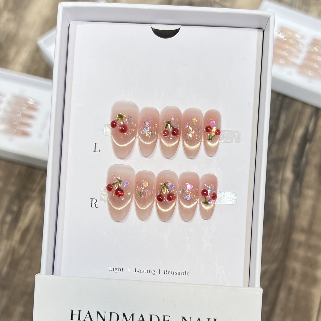 Handgefertigtes Kirsche-Prägung Press-On Nail Set Karnz