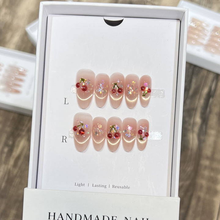 Handgefertigtes Kirsche-Prägung Press-On Nail Set Karnz