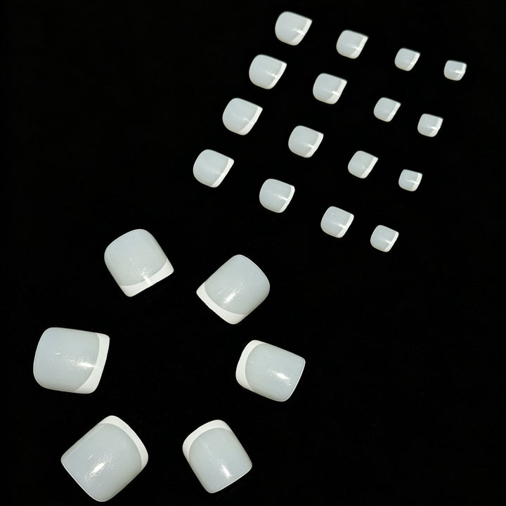 Stilvolle French Tip Drucknägel Karnz