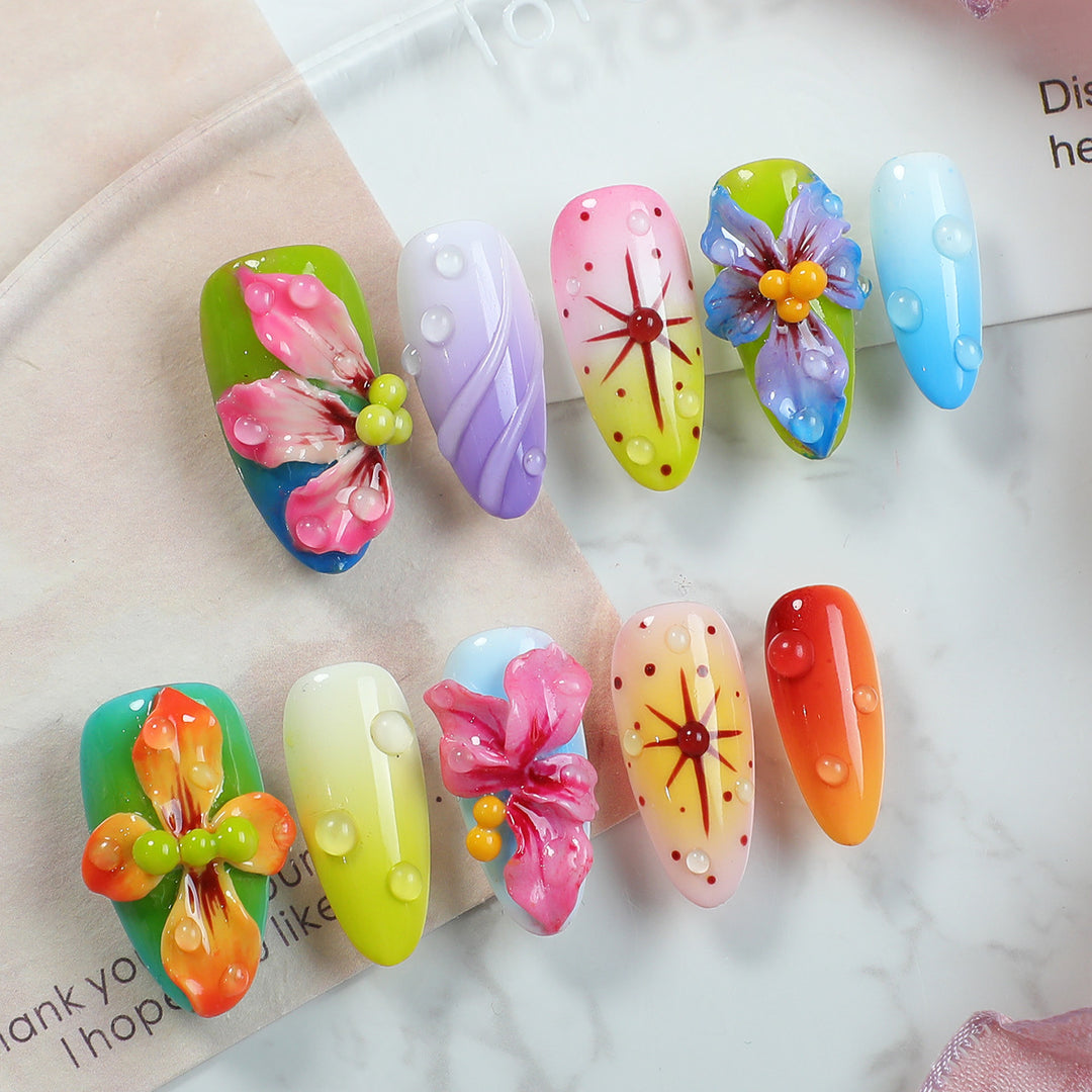 Kreatives Nagelset mit handgefertigten Blumenelementen Karnz