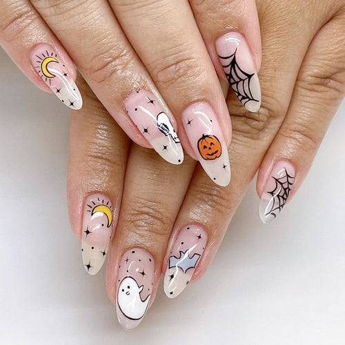 Kreatives Halloween Kunstnagelset mit Spinnen- und Geisterdesign Karnz