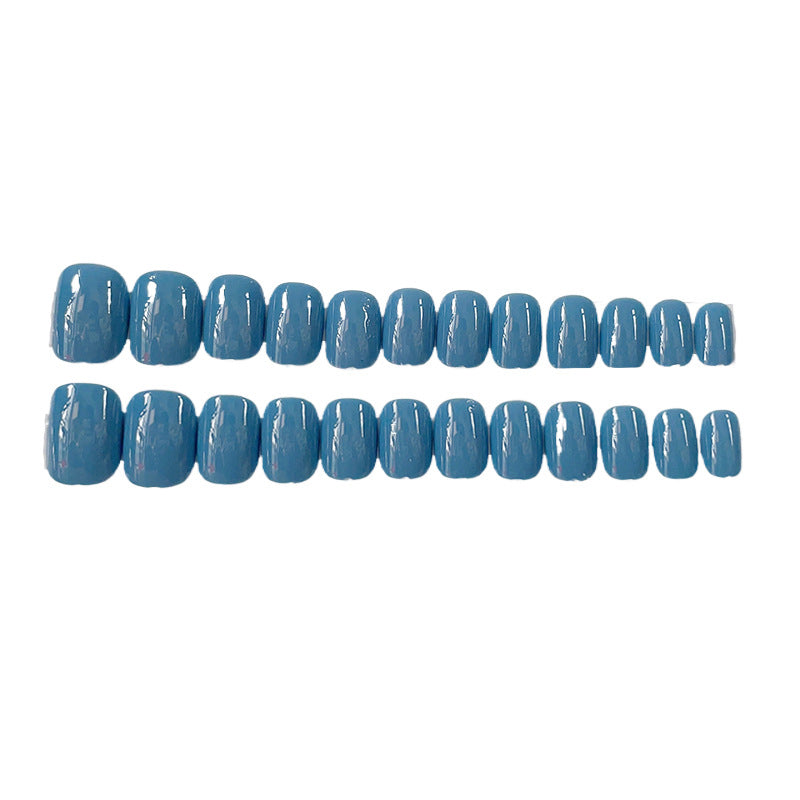 Glänzendes Nagelset mit raffiniertem Design