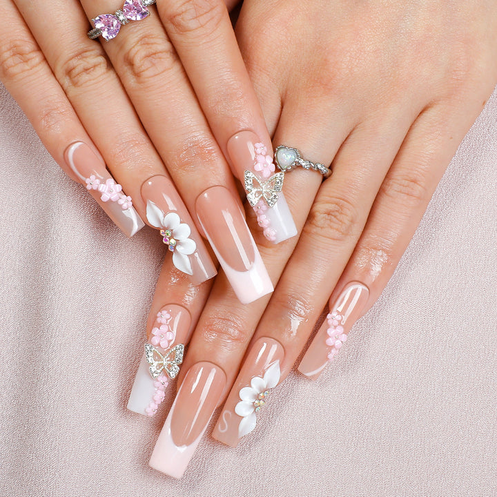 Kunstnagelset mit floralen und extravaganten 3D-Verzierungen Karnz