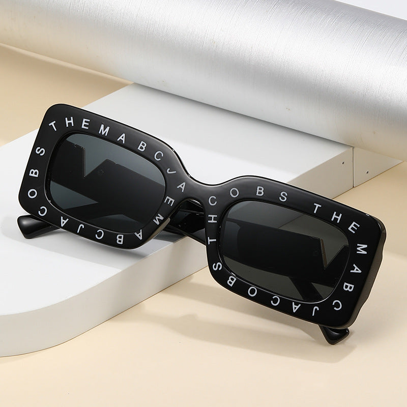 Damen modische quadratische Sonnenbrille mit stilvollem Metallbesatz Karnz