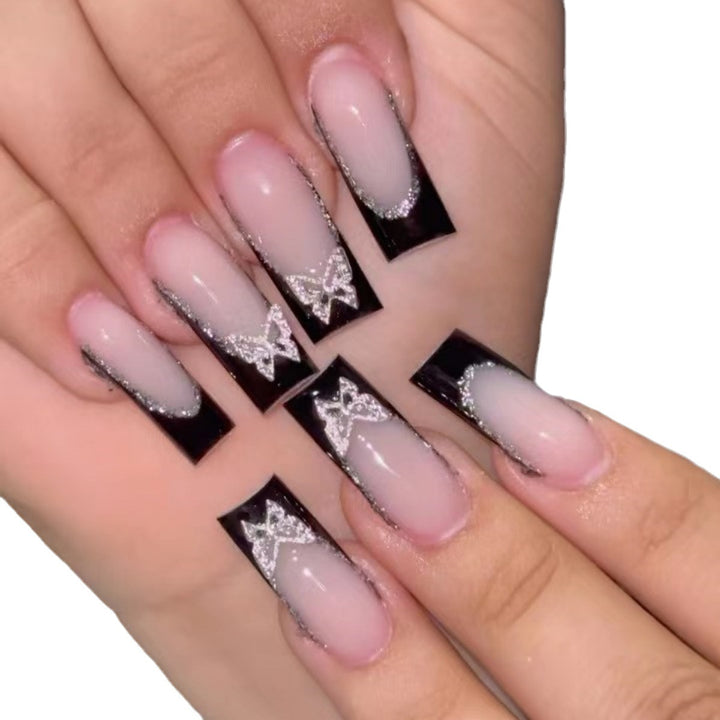 Glamouröse Stiletto-Nagelerweiterungen mit Schmetterlingsakzenten Karnz