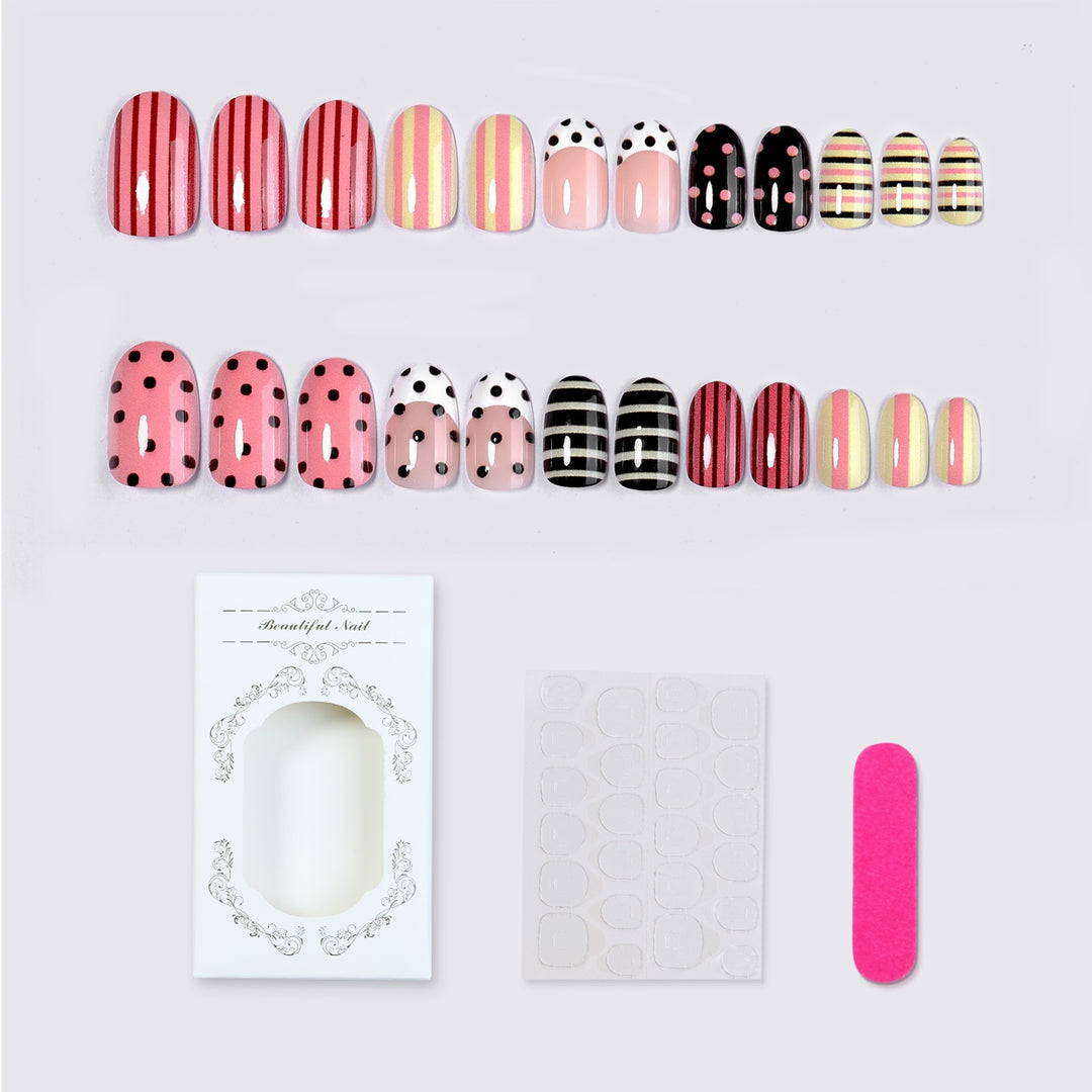 Kreatives Kunstnagelset mit verschiedenen Designs Karnz