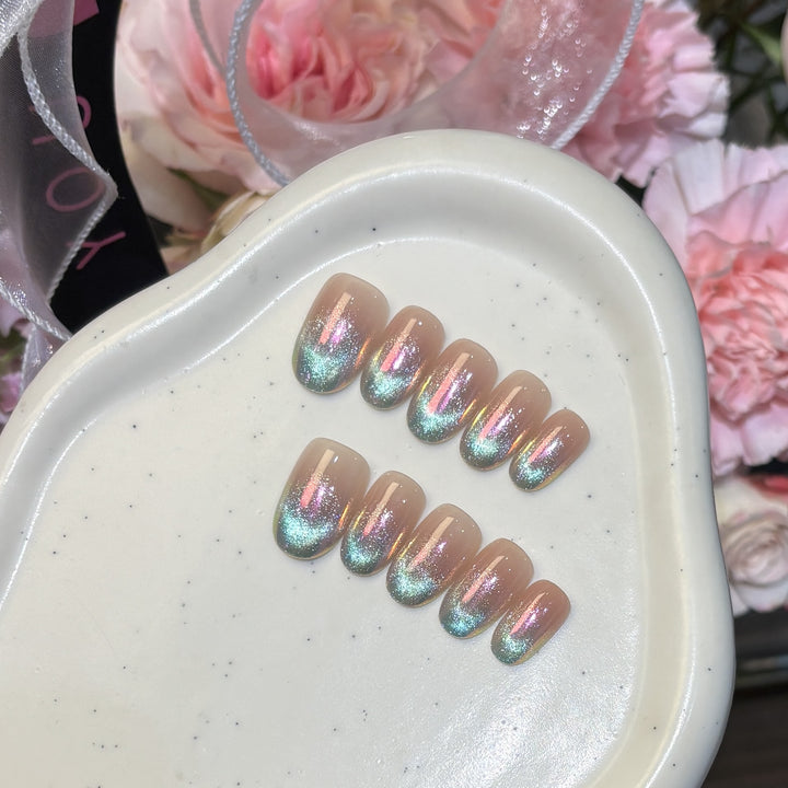 Künstliche Nagelspitzen mit Schimmerndem Ombre-Effekt Karnz