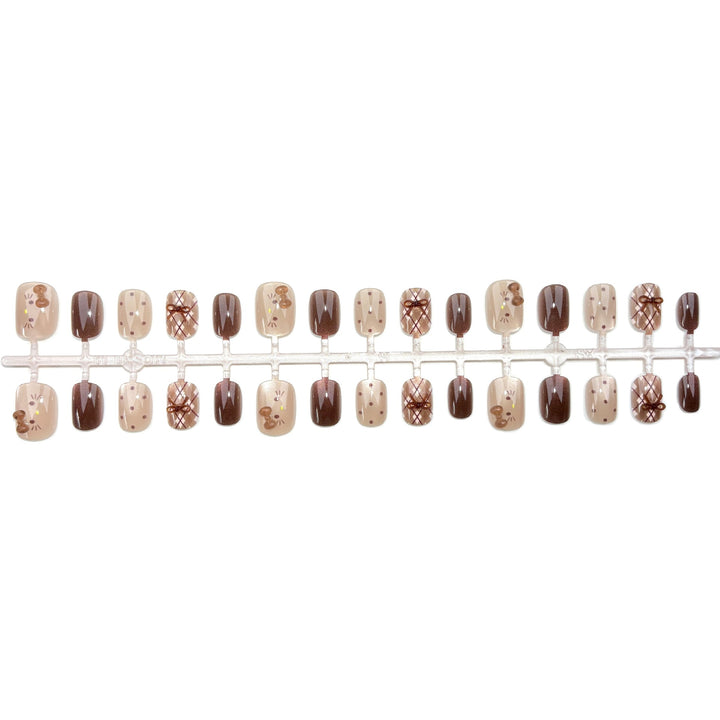 Künstlerisches Press-On-Nagelset mit skurrilen Designs