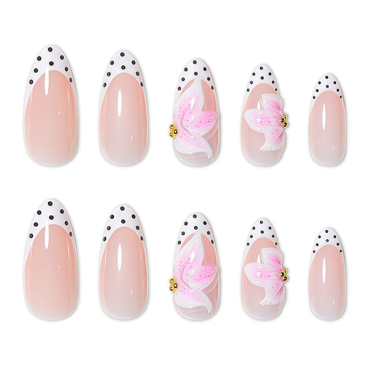 Elegantly gestaltete florale begleitete Stiletto-Nagelkunstverlängerungen Karnz