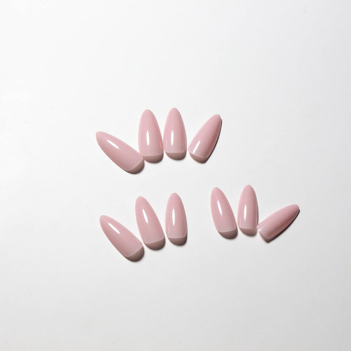 Kunstnagelset in eleganter Stiletto-Form Karnz