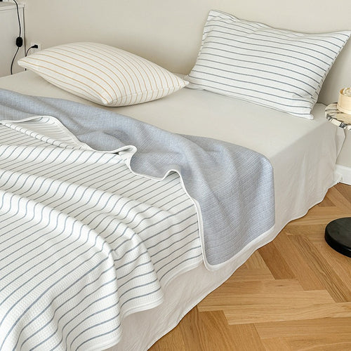 Wendbare Jacquard-Strickdecke mit feinen Streifen & passendem Kissenbezug-Set