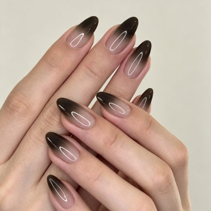 Elegante Kunstnägel mit Hochglanz-Finish und Ombre-Effekt Karnz