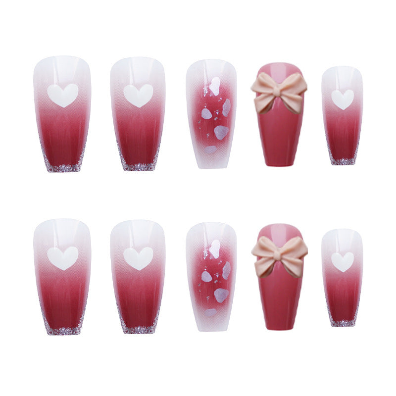 Künstlerisches Press-On-Nagelset mit blumigen Akzenten