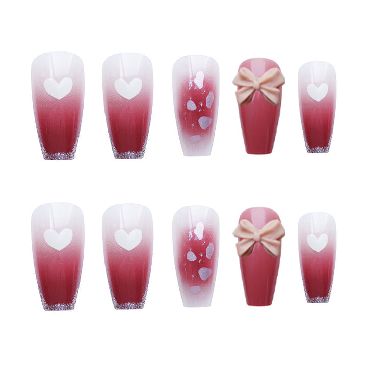 Künstlerisches Press-On-Nagelset mit blumigen Akzenten