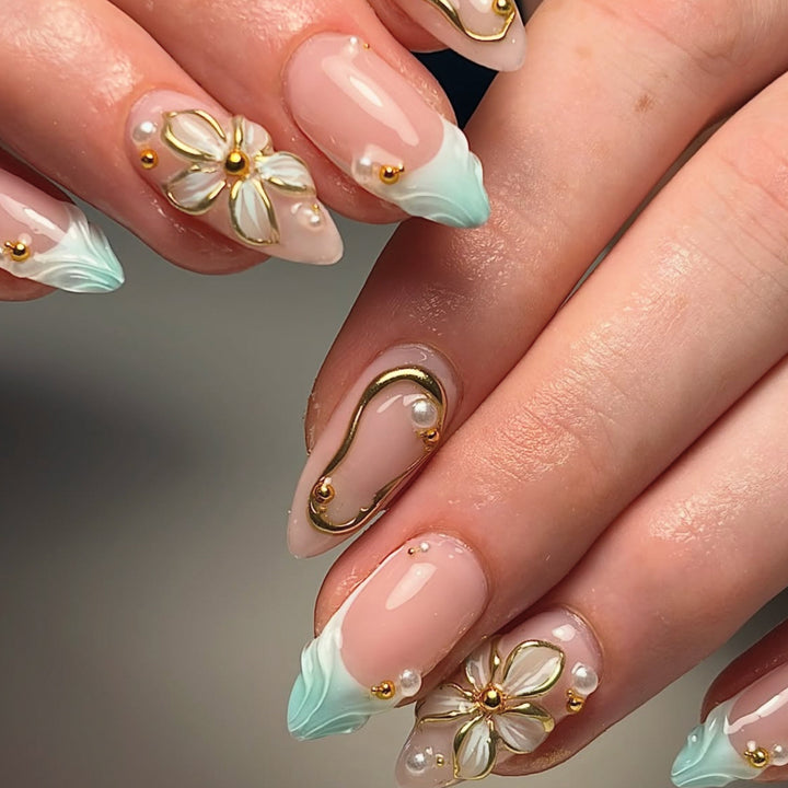 Elegantes florales Nagelkunst-Set Karnz