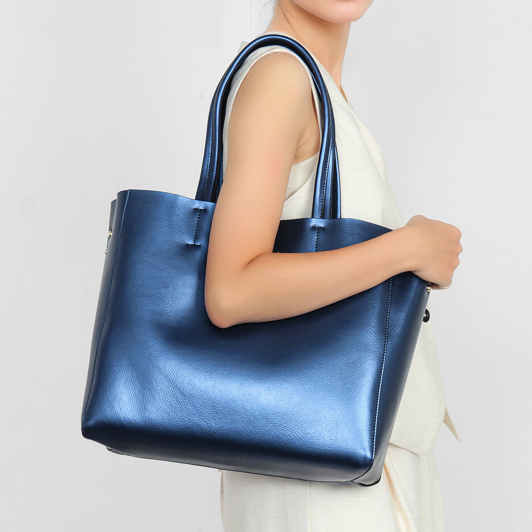 Metallic strukturierte Schultertasche mit doppelten Obergriffen