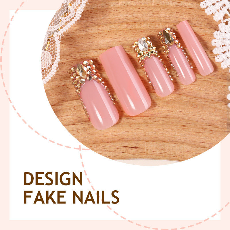 Kunstnagelset mit eleganten Strass- und Glitzerakzenten Karnz