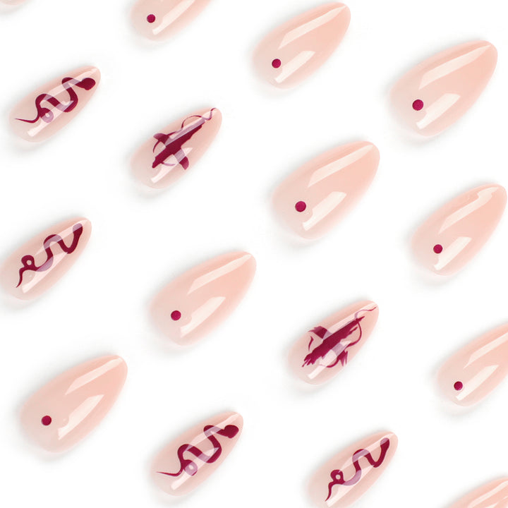 Kunstvolle Nagelverlängerungen mit einzigartigem Design Karnz