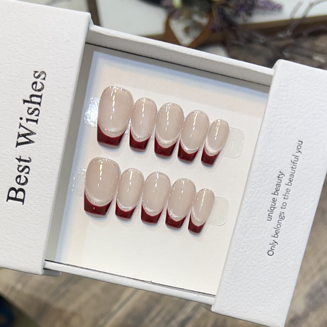 Künstlerisches Gel Press-On Nagelset mit eleganten französischen Spitzen Karnz