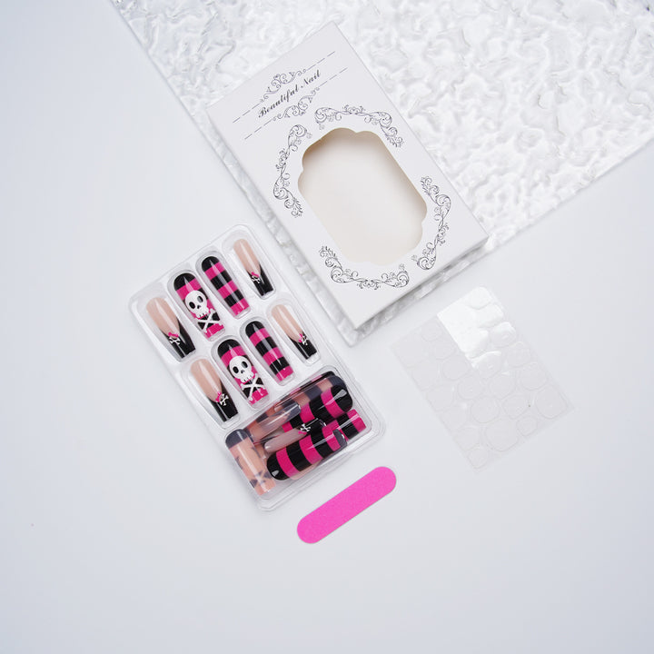 Kreative Nagelkunst-Karnz