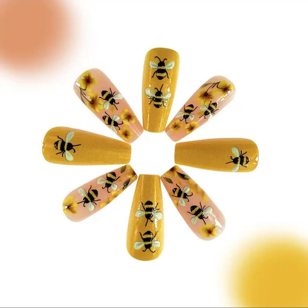 Kunstnagelset mit kreativen Bienen- und Blumendesigns Karnz