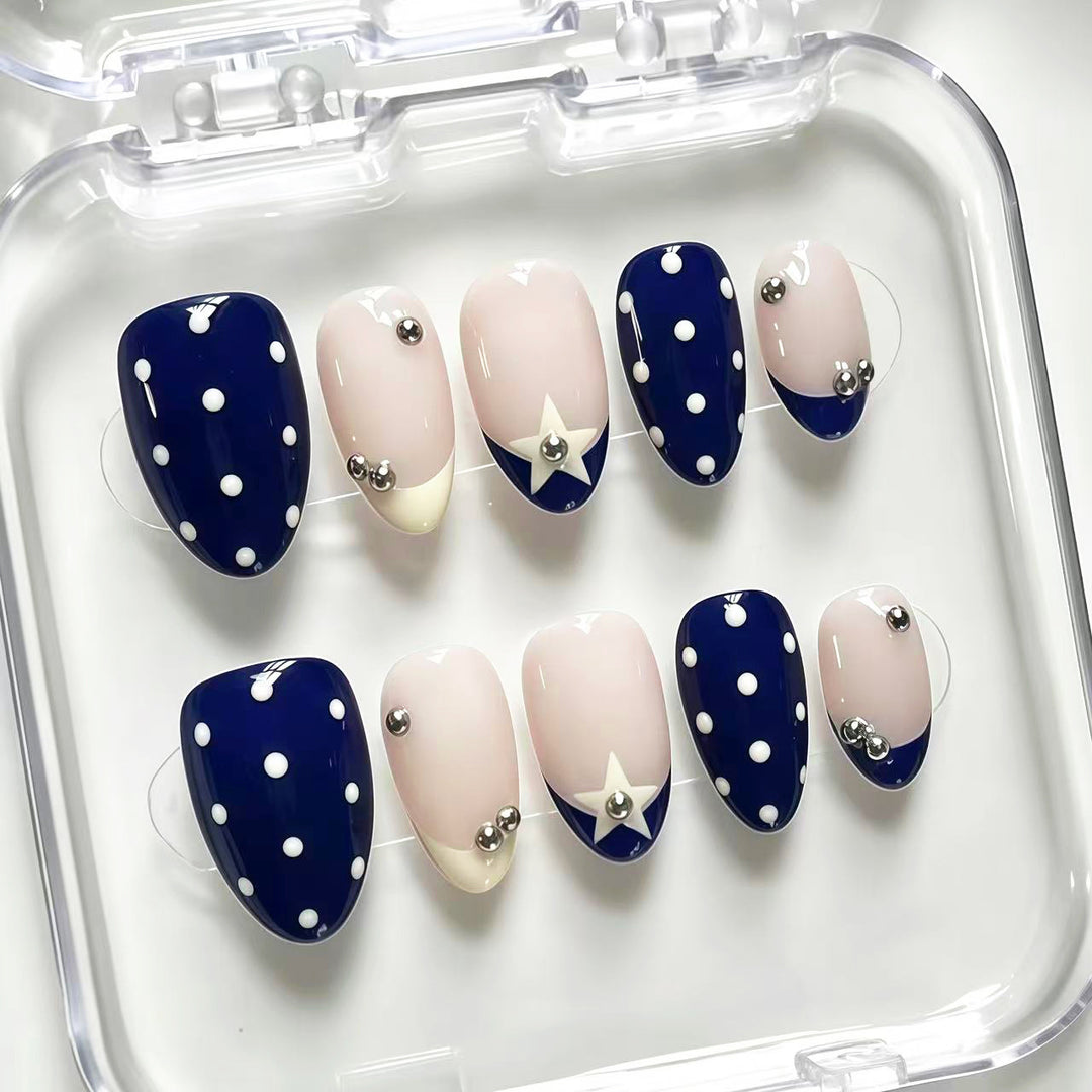 Dekorativer Press-On Nagelset mit Sternakzenten