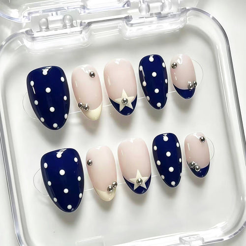 Dekorativer Press-On Nagelset mit Sternakzenten