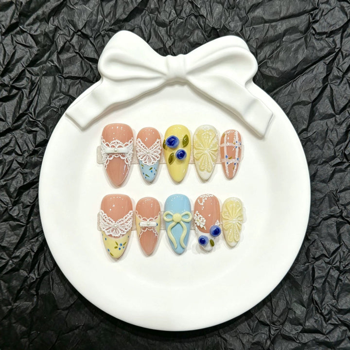Künstlerisches mit Spitze verziertes Press-On Nagelset