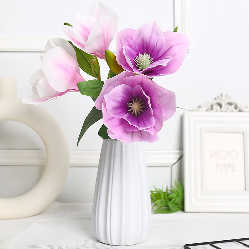 Elegantes Magnolien-Blumenarrangement für die Wohnkultur