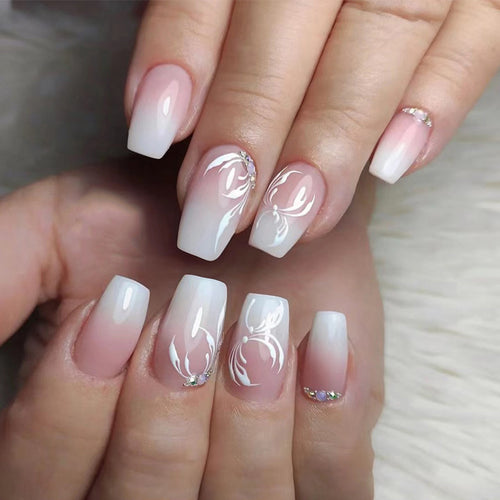 Kunstvolle Nagelverlängerungen mit elegantem Ombre-Design Karnz