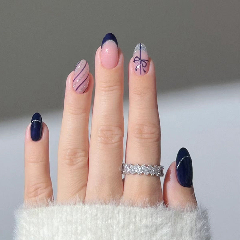 Künstlerisches Press-On-Nägel-Set mit Glitter- und Schleifen-Design Karnz