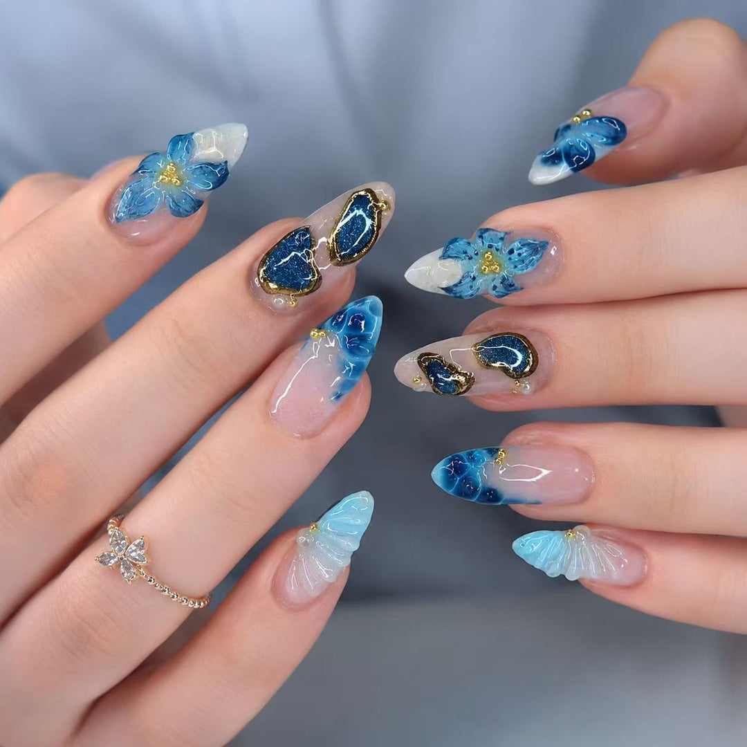 Künstlerisches Press-On Nagelspitzen-Set mit floralen und geometrischen Mustern Karnz