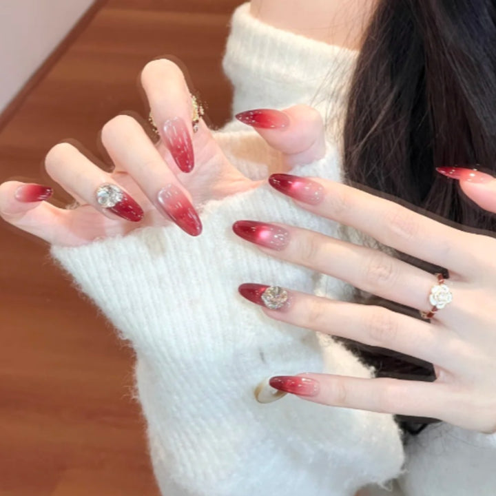Glamouröse Gradient Stiletto Press-On Nägel mit Strassakzenten Karnz