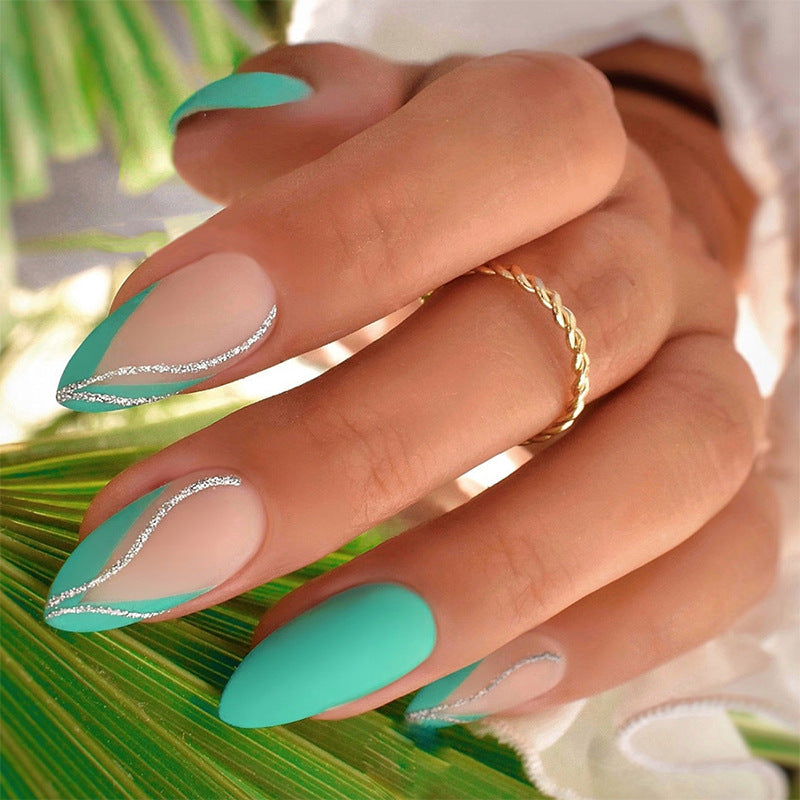 Glänzendes Stiletto Press-On Nagelkunstset Karnz