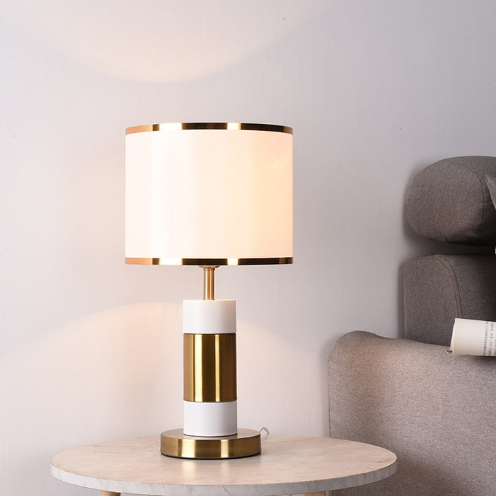 Moderne stilvolle Tischlampe