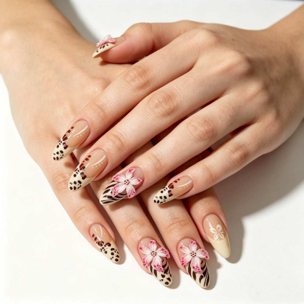 Kreative Kunstnägel mit Floralen und Tierischen Motiven Karnz