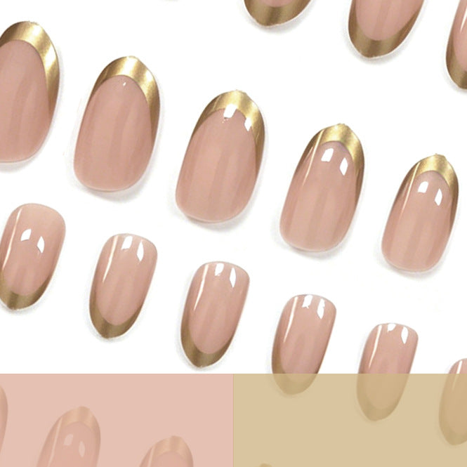 Elegante Metallic French Tip Nagelverzierung Karnz