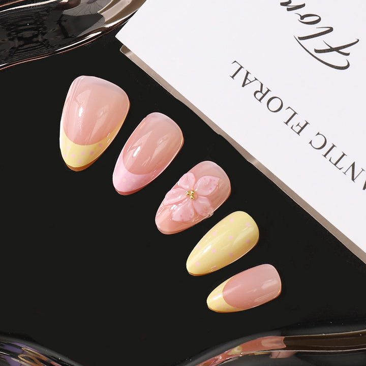 Floral Eleganter Press-On-Nagelset Karnz
