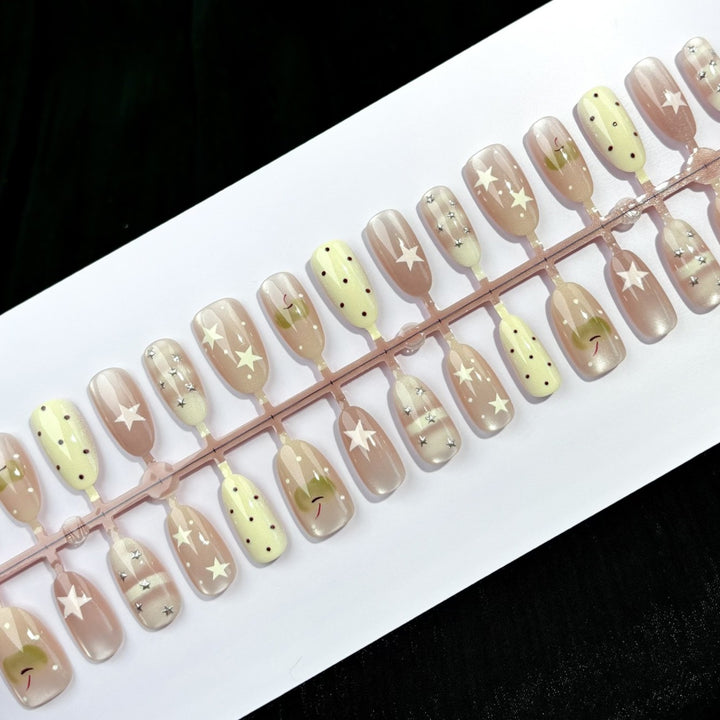 Künstlerisches mit Sternen akzentuiertes Press-On Nagelkunst-Set