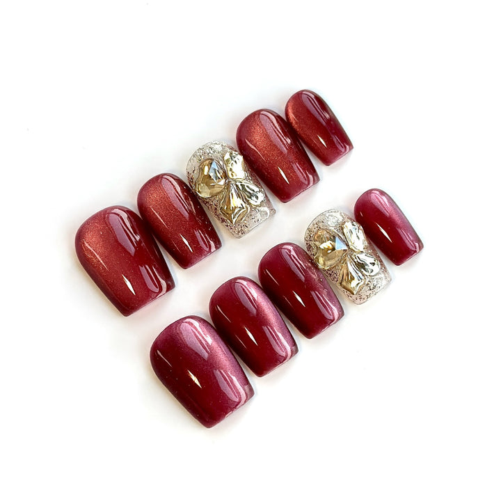 Elegantes dekoratives Press-On-Nagelset mit Kristallakzenten
