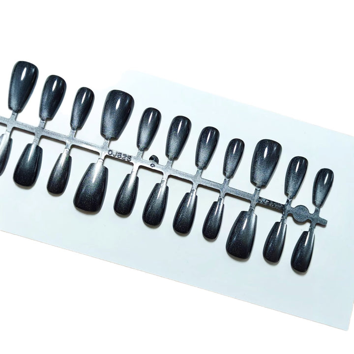 Elegante Kunstnägel mit Schimmerndem Finish Karnz