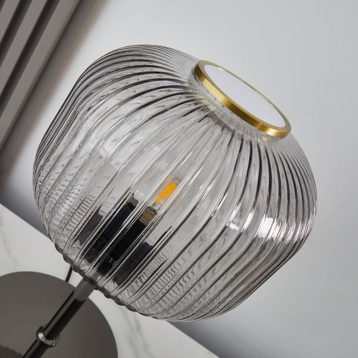 Moderne gerippte Tischlampe