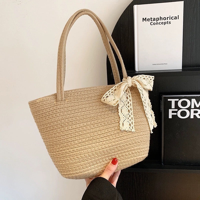 Damen Handtasche mit dekorativem Häkelband Karnz