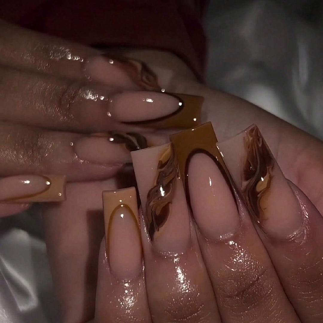 Künstlerische Marmor-Nagelverzierungen Karnz