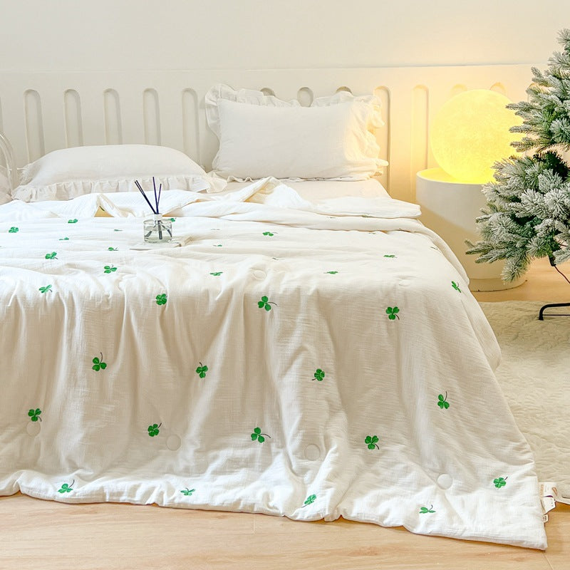 Damen leichte und atmungsaktive Tagesdecke mit zarten Blumenmotiven Karnz
