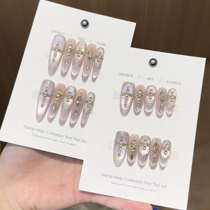 Kunstnägel mit Eleganten Strass- und Glitzerdetails Karnz